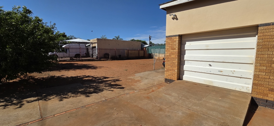 5 Bedroom Property for Sale in Hadison Park Northern Cape